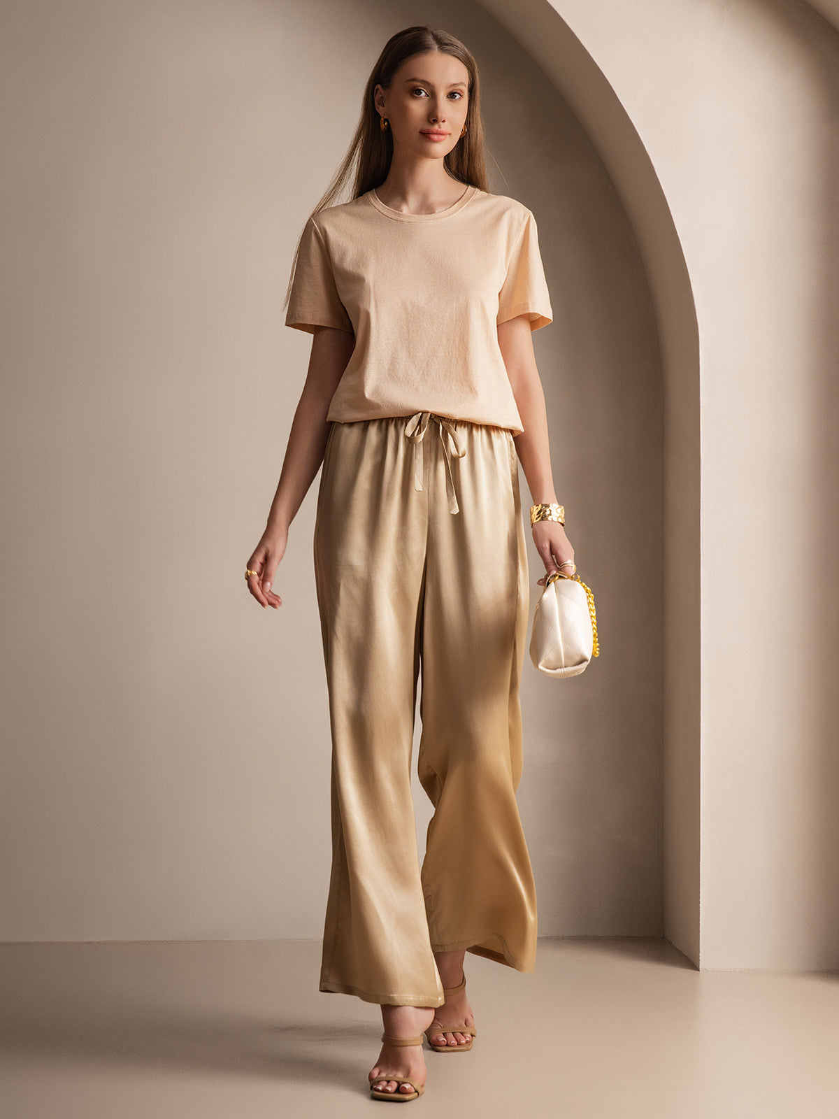 [Beige] SilkSilky-NO Silk Knitted Short Sleeve Round Neck T-skjorte for Kvinner 006
