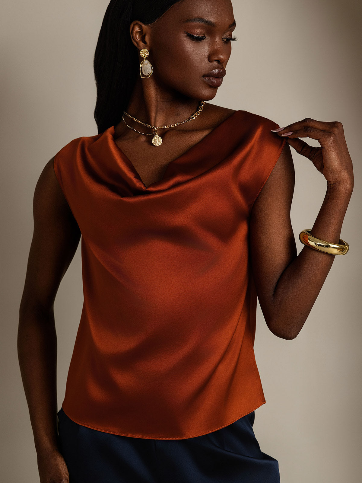 [Karamell] SilkSilky-NO 19Momme Silke Cowl Neck T-skjorte for Kvinner 005