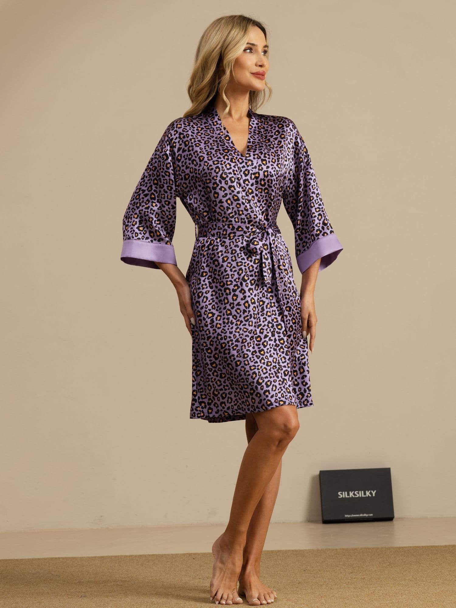 [LillaLeopard] SilkSilky-NO 3/4 erme V Hals Morgenkåpe for Kvinner 005