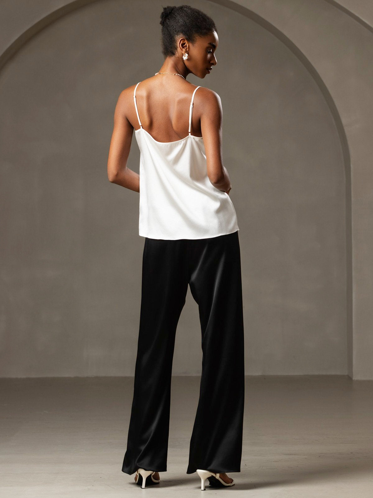 [Hvit] SilkSilky-NO 19Momme Spaghetti Stropp Dyp Rund Halsutringning Camisole Topp 002