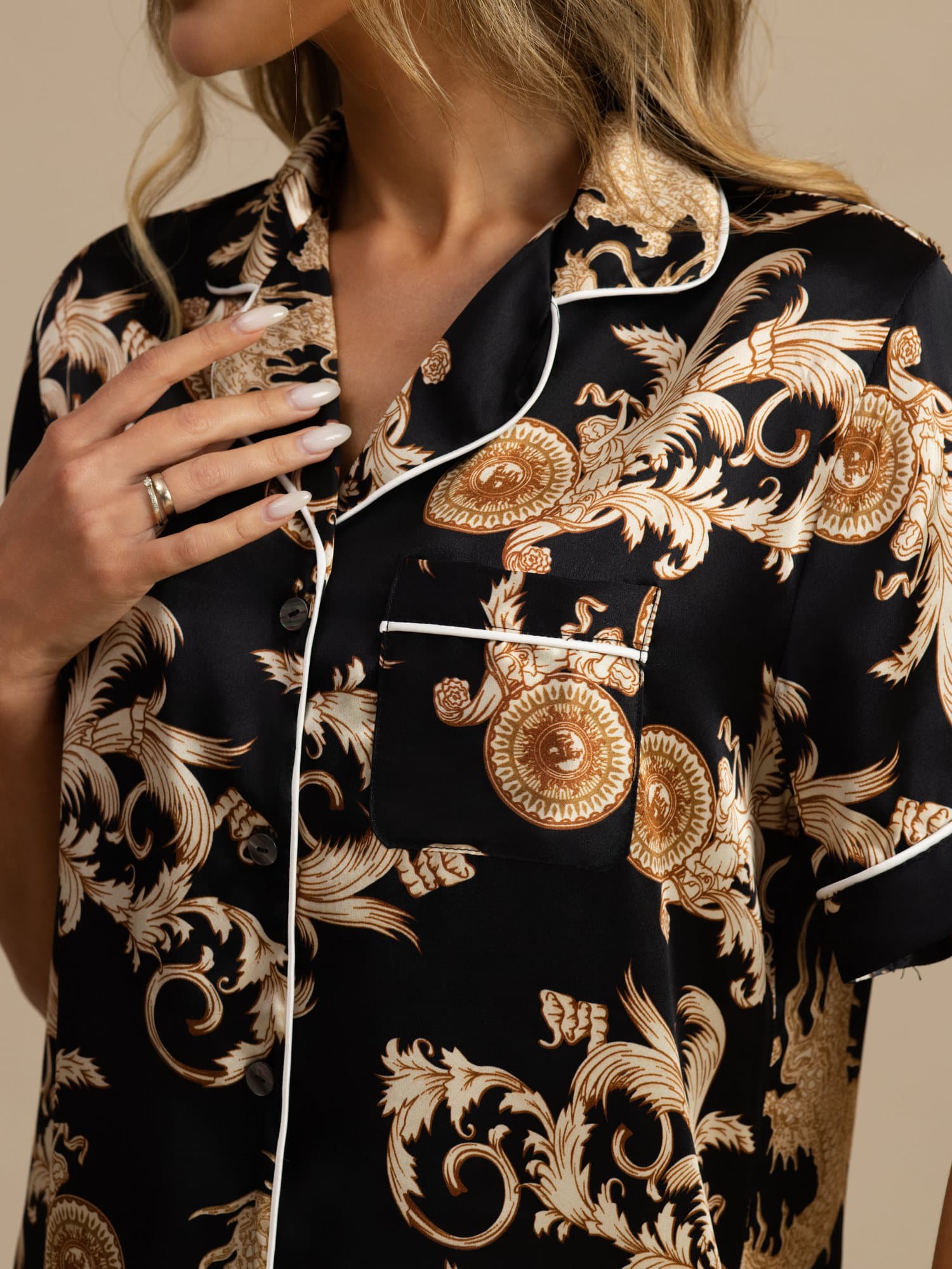 [Svart Drage] SilkSilky-NO Kort erm Notchkrage Pyjamas for Kvinner 005