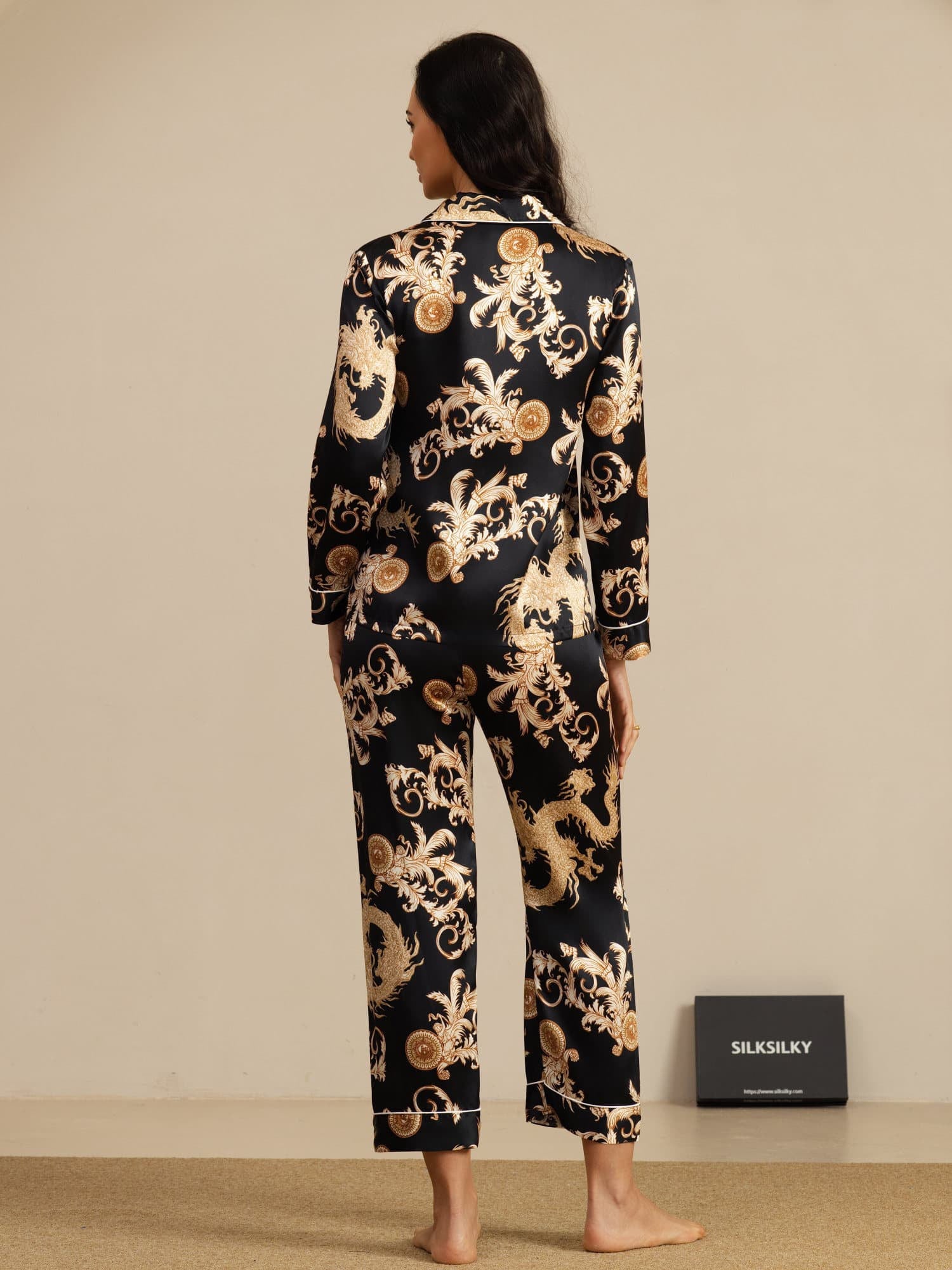 [Svart Drage] SilkSilky-NO Langermet Notchkrage Pyjamas for Kvinner 002