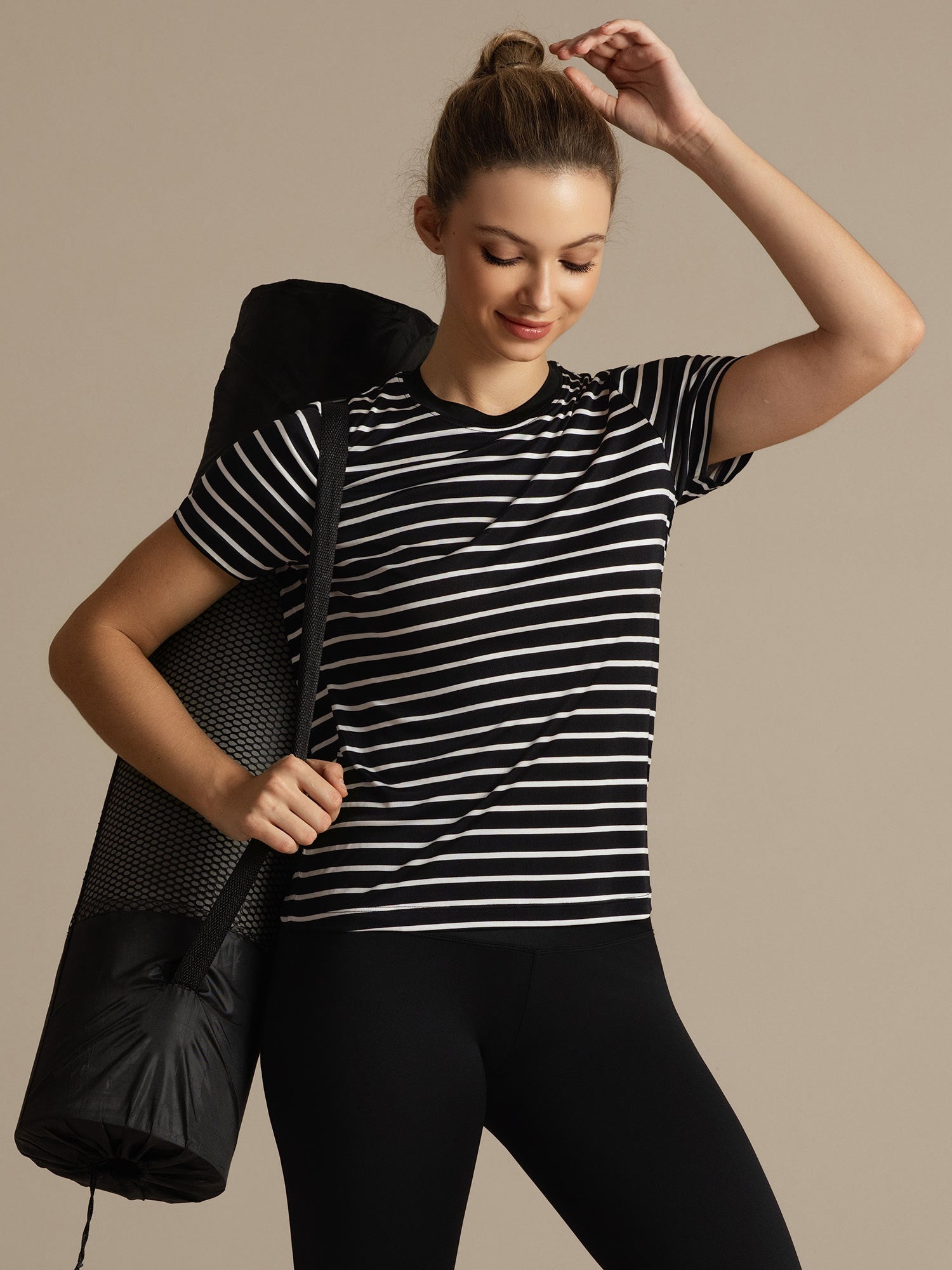 [Svart Stripe] SilkSilky-NO Kort erm Tett Crew Neck T-skjorte for Kvinner 001