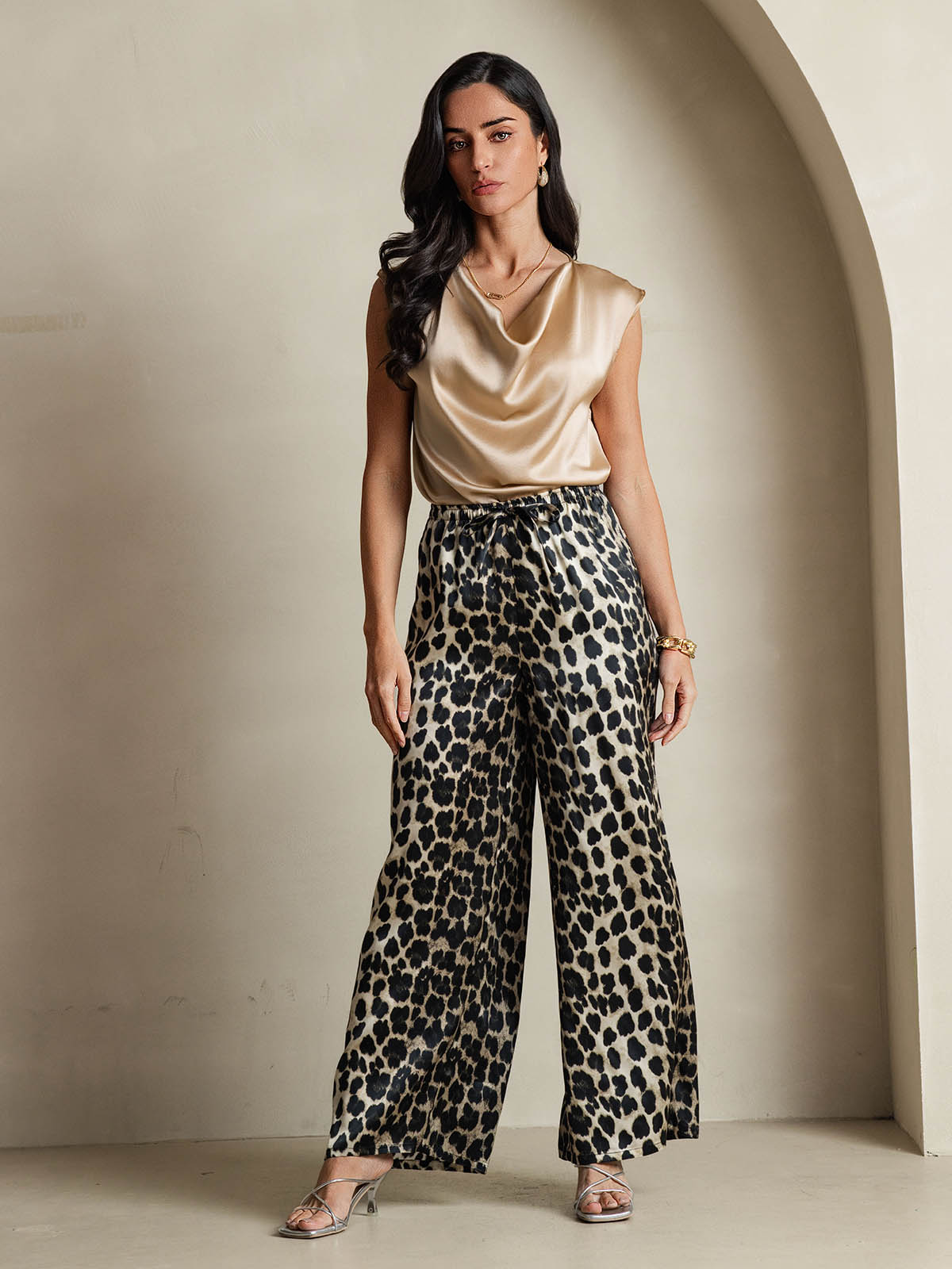 [Champagne] SilkSilky-NO 19Momme Silke Cowl Neck T-skjorte for Kvinner 008