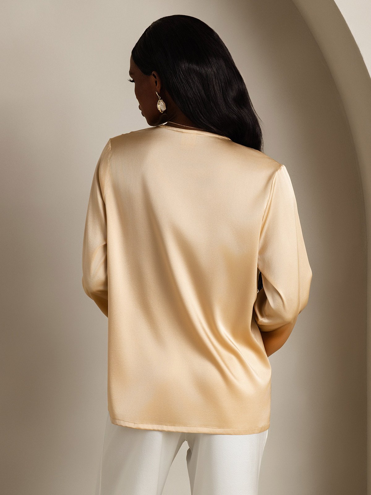 [Champagne] SilkSilky-NO 19Momme Silke V-Hals Skjorte for Kvinner 002