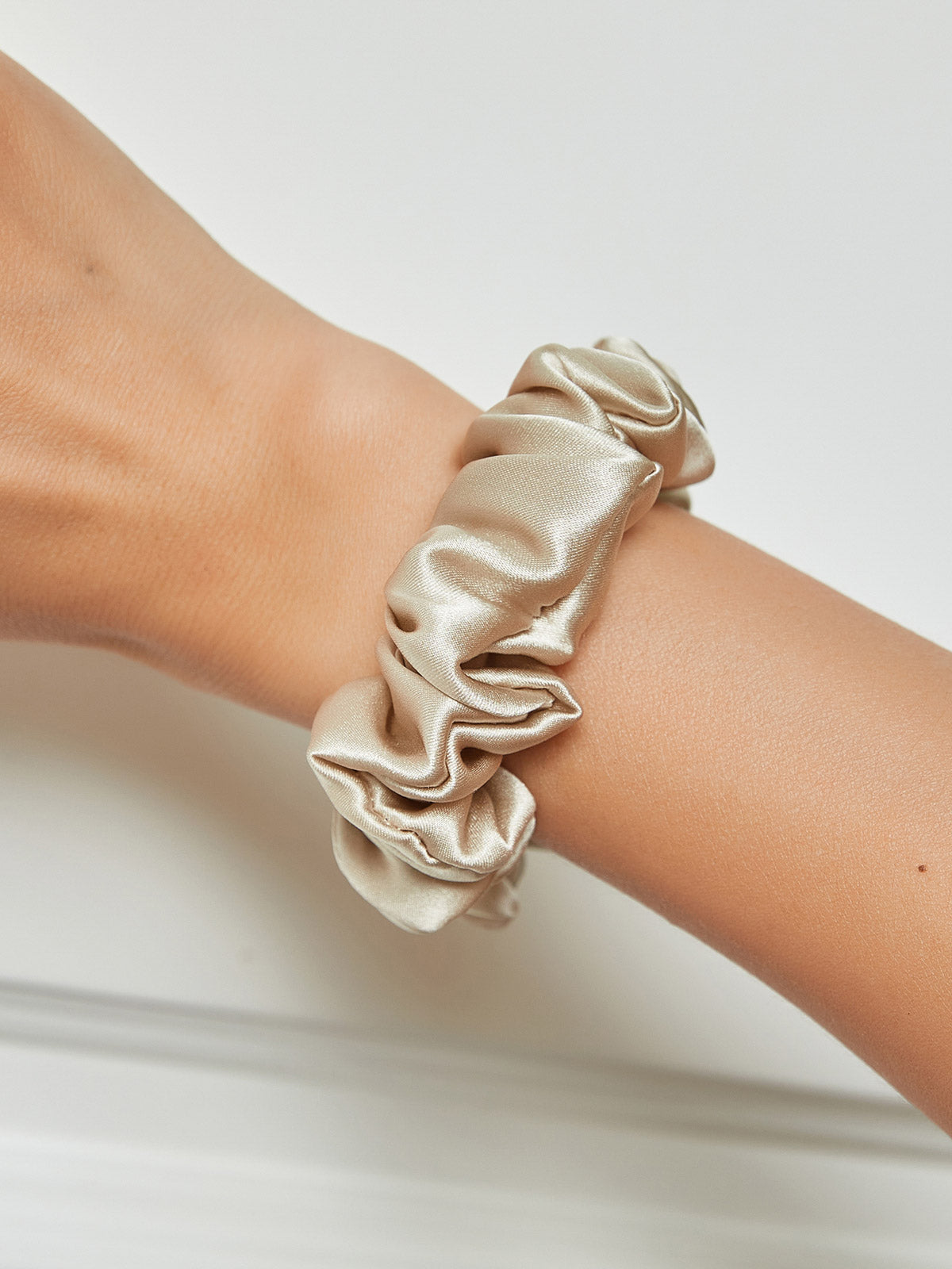 [Beige] SilkSilky-NO 19Momme Scrunchie 001