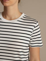 [Hvit Stripe] SilkSilky-NO Kort erm Tett Crew Neck T-skjorte for Kvinner 005