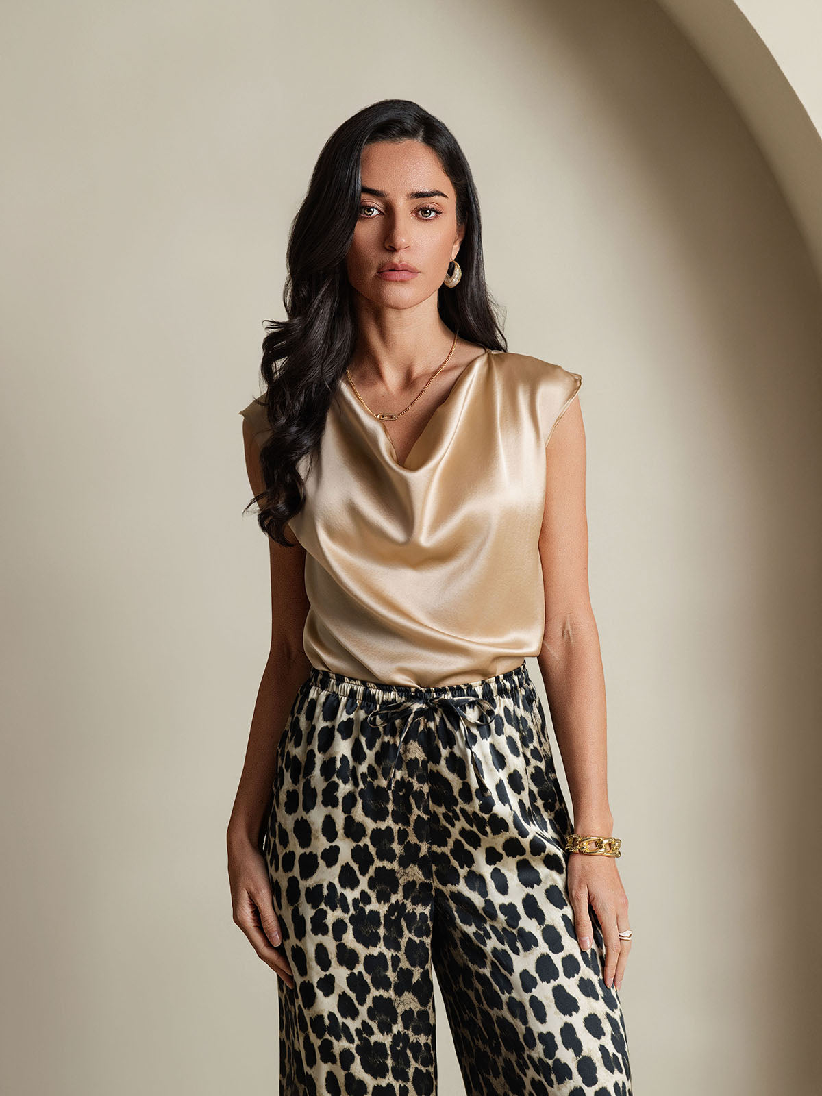 [Champagne] SilkSilky-NO 19Momme Silke Cowl Neck T-skjorte for Kvinner 006