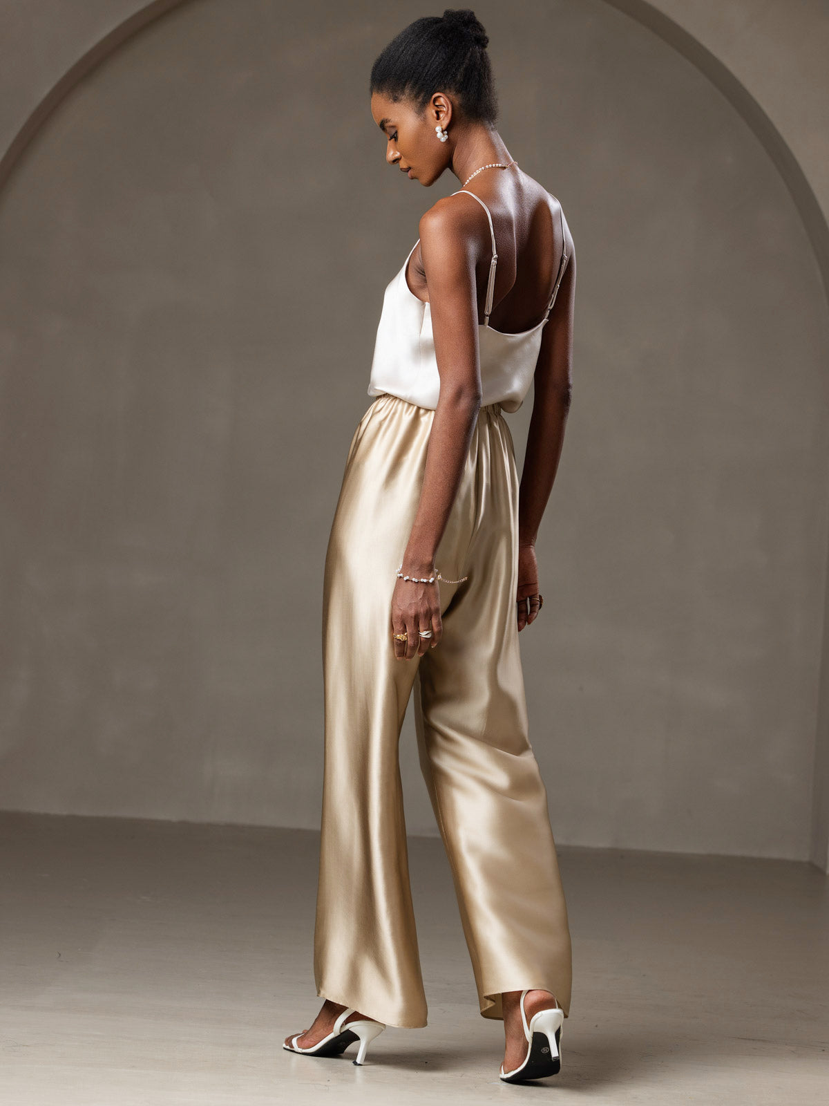 [Beige] SilkSilky-NO V-Hals Camisole Topp 004