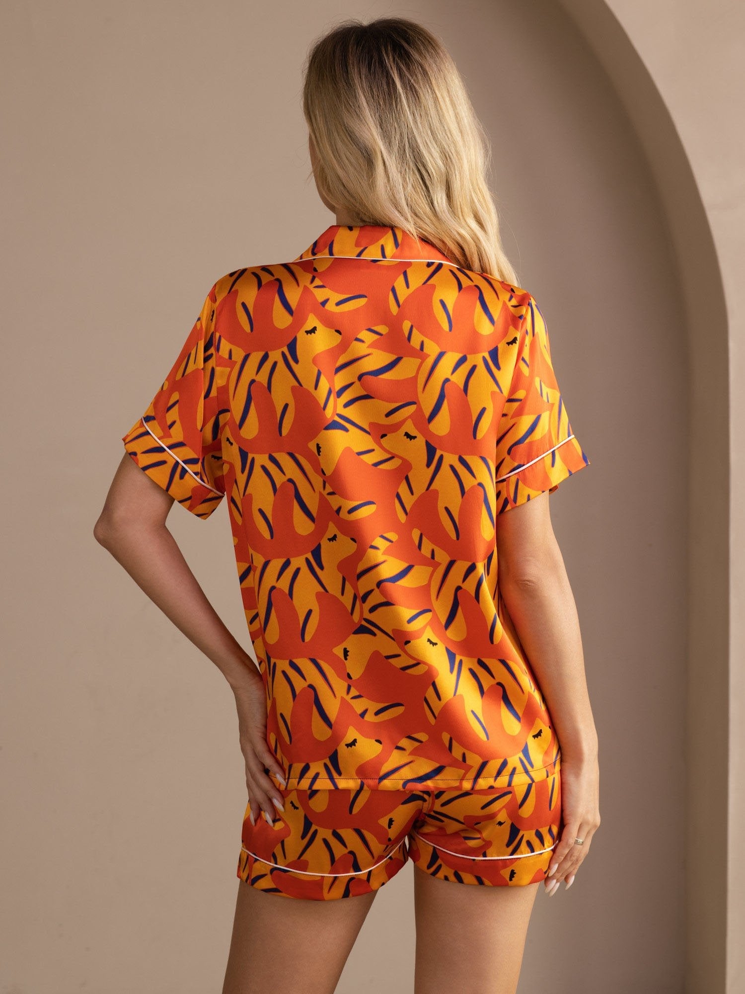 [Oransje Hund] SilkSilky-NO Short Sleeve Lapel Collar Pyjamas for Kvinner 002