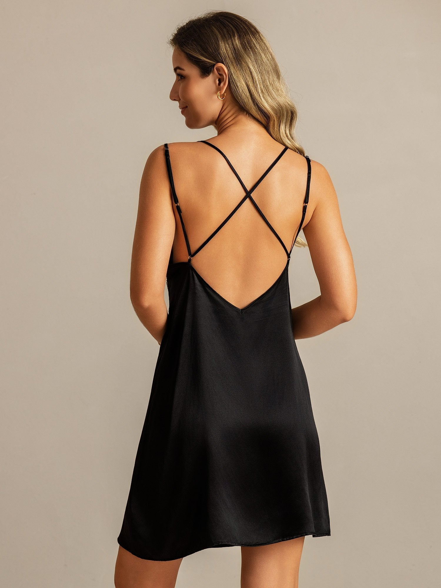 [Svart] SilkSilky-NO Spaghetti Strap V Neck Nattkjole 002