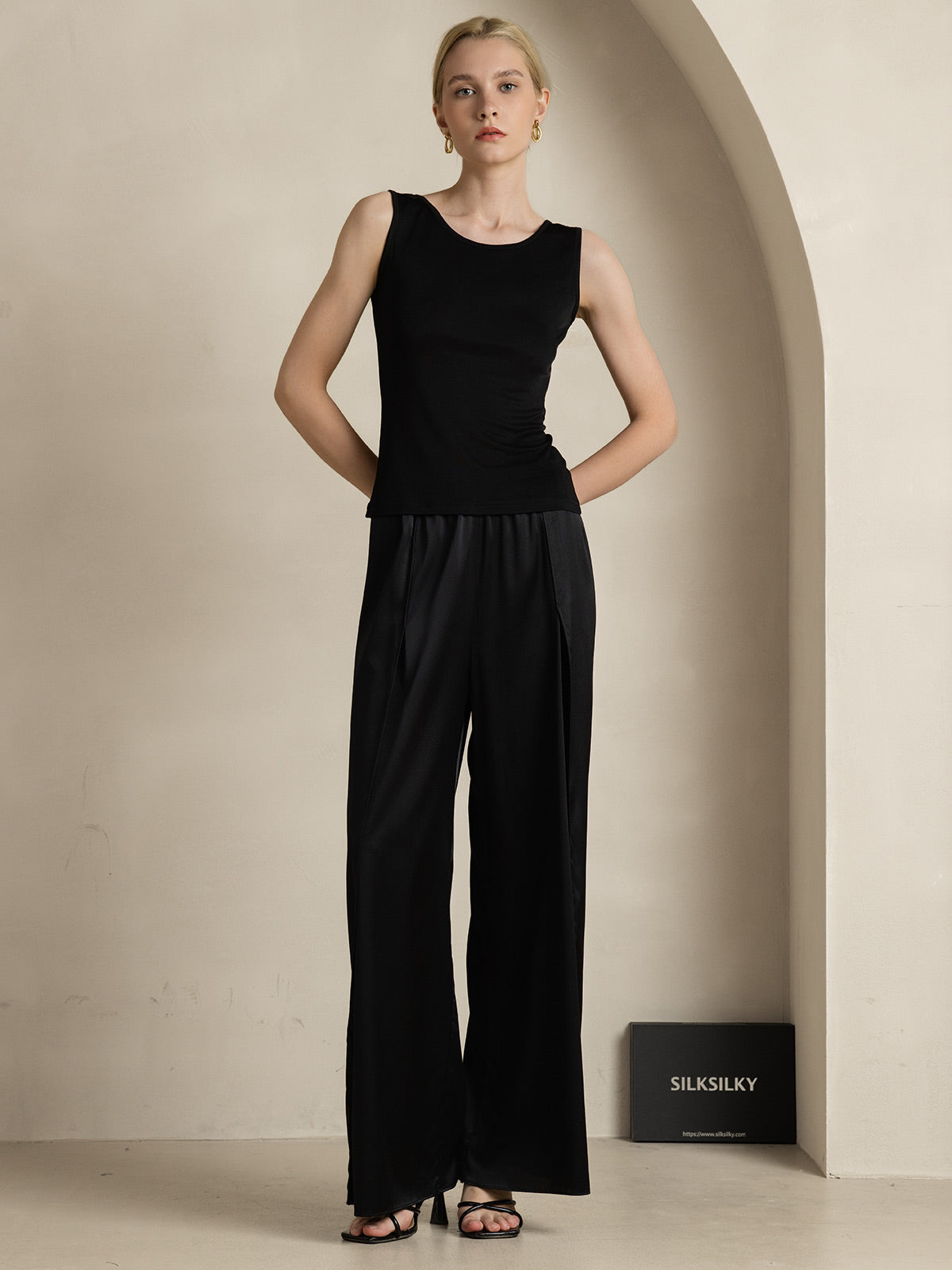 [Svart] SilkSilky-NO Silk Knitted Sleeveless Round Neck T-skjorte for Kvinner 007