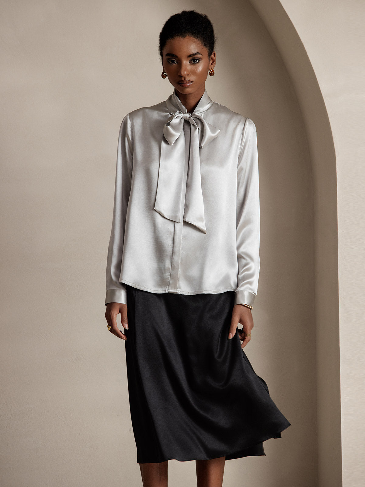 [Lysegrå] SilkSilky-NO 19Momme Silke Long Sleeve Tie Neck Skjorte for Kvinner 001