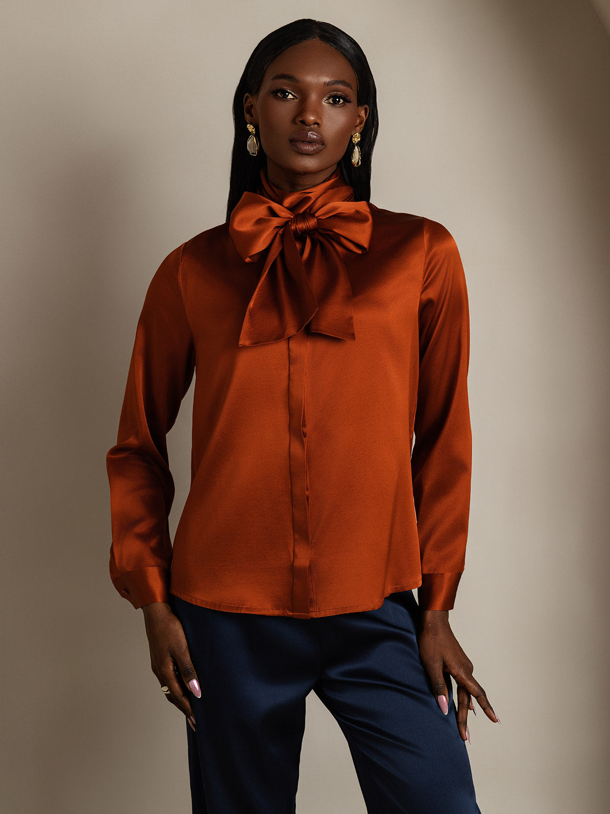 [Karamell] SilkSilky-NO 19Momme Silke Long Sleeve Tie Neck Skjorte for Kvinner 003