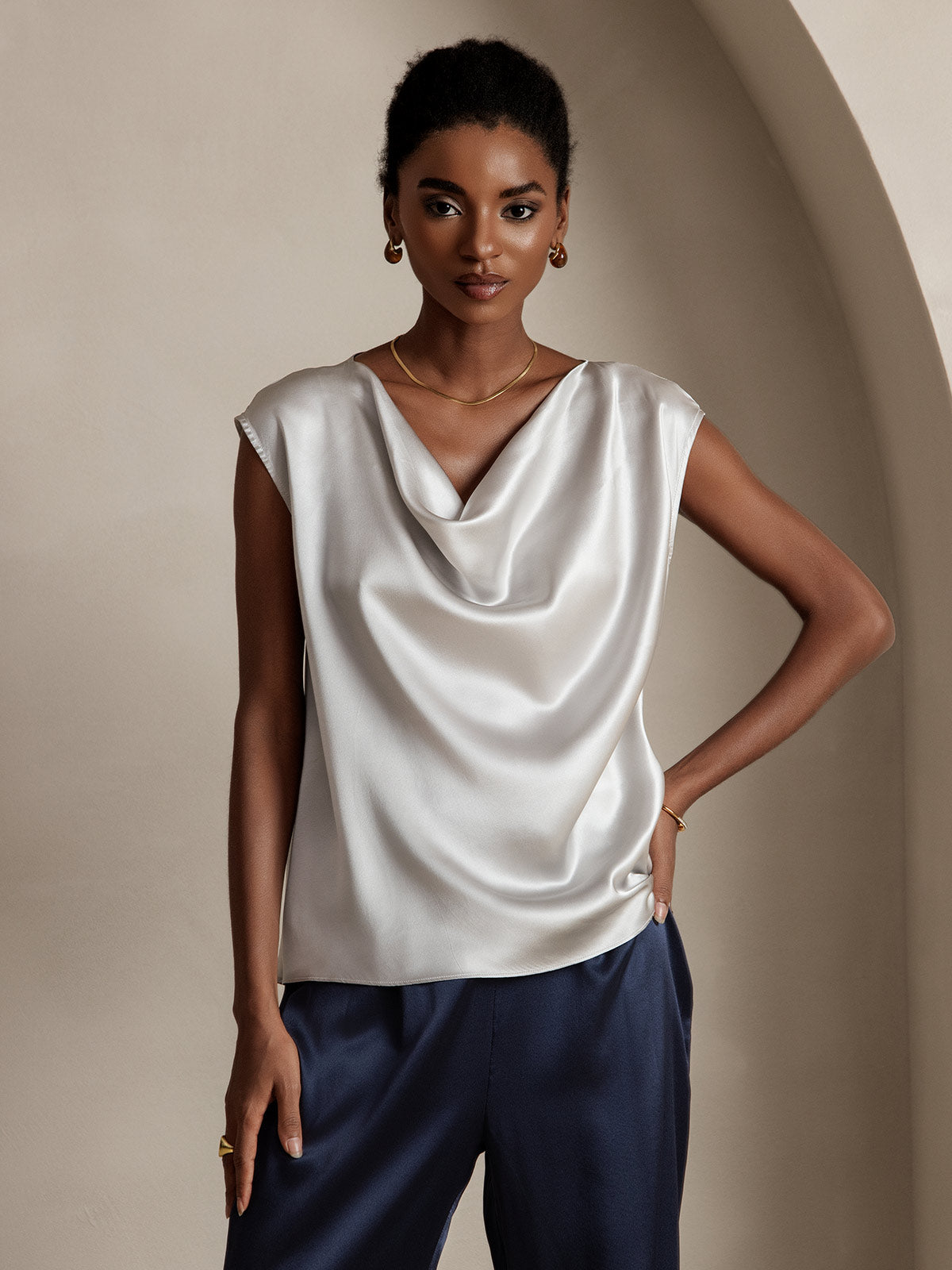 [Lysegrå] SilkSilky-NO 19Momme Silke Cowl Neck T-skjorte for Kvinner 001