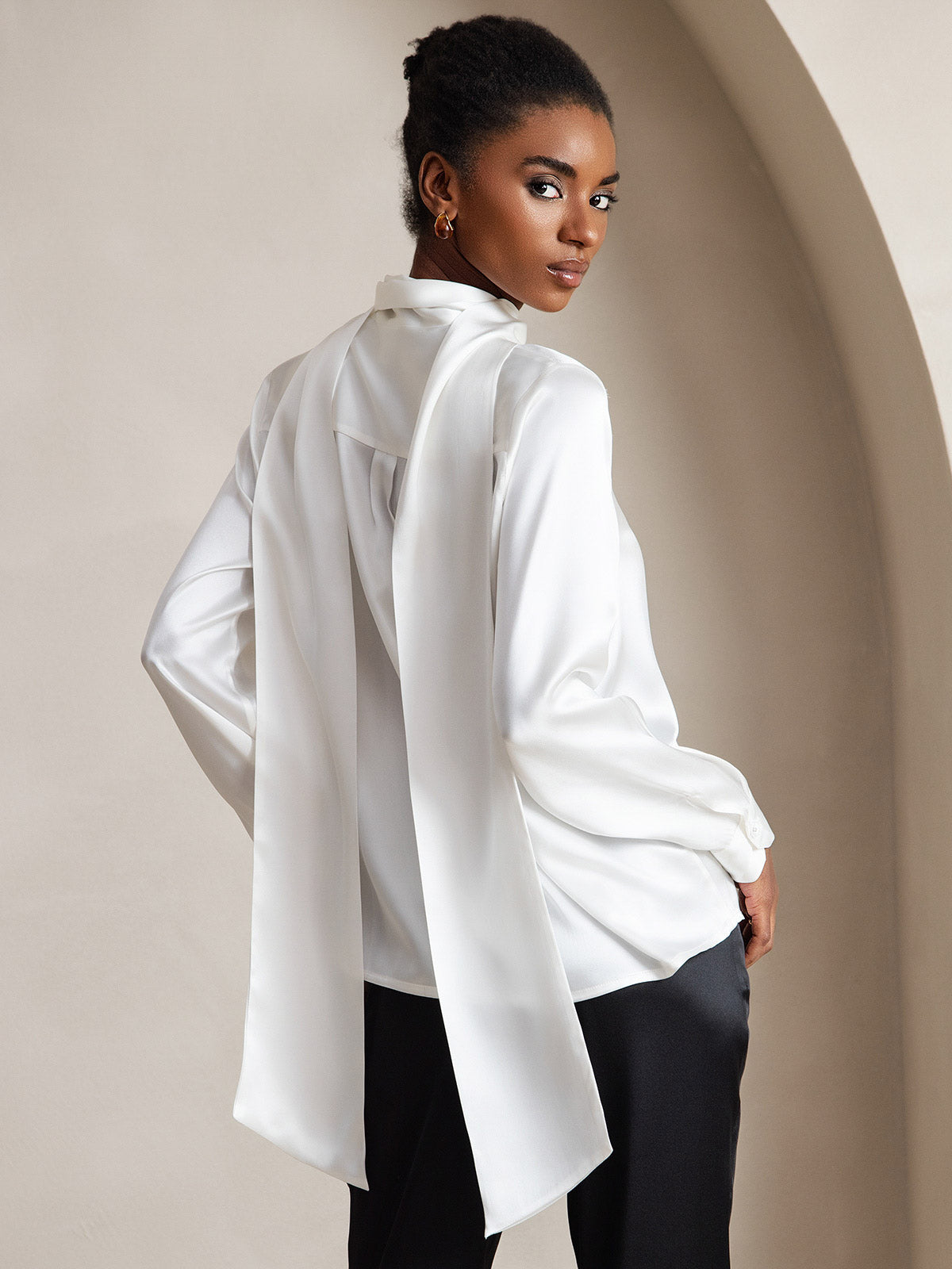 [Hvit] SilkSilky-NO 19Momme Silke Long Sleeve Tie Neck Skjorte for Kvinner 002