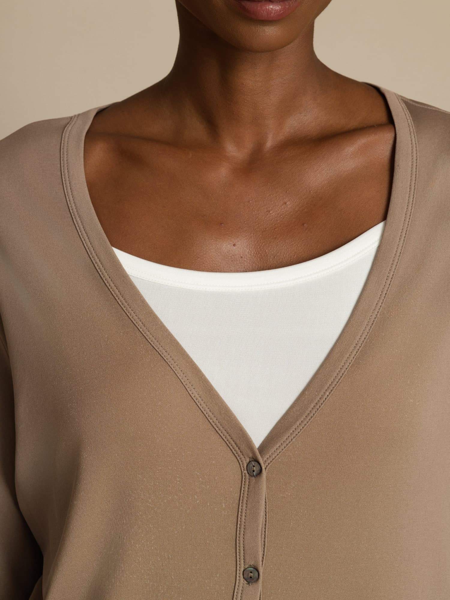 [Tan] SilkSilky-NO 19Momme Silke Langermet V Hals Dame Cardigan 005