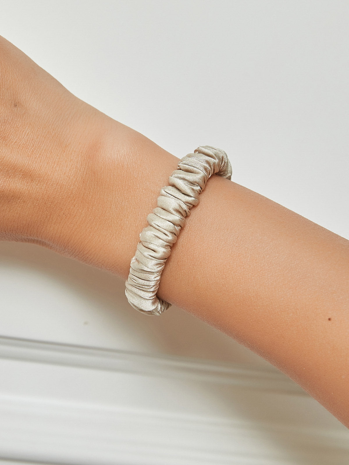 [Beige] SilkSilky-NO 19Momme Scrunchie 001