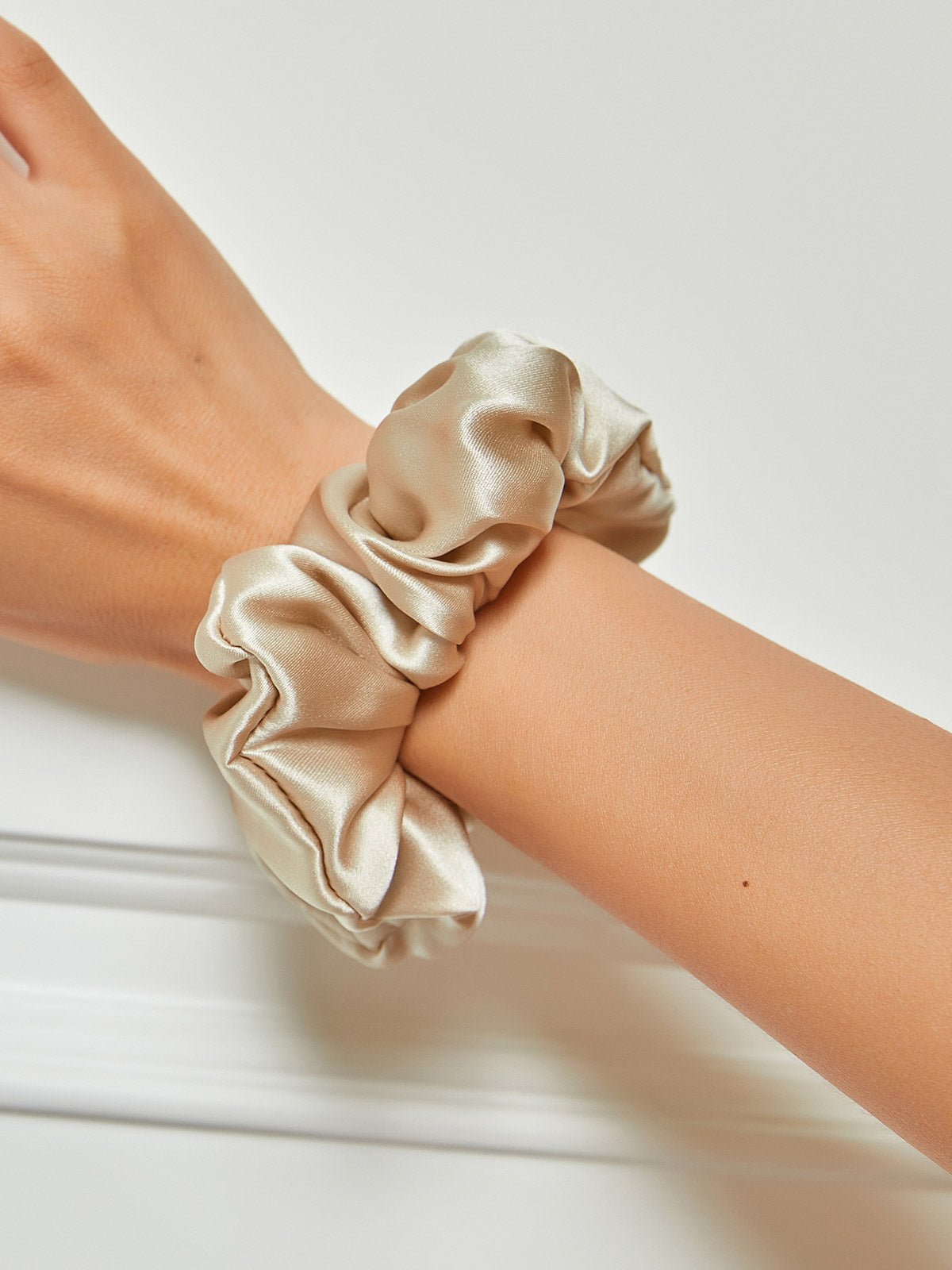 [Beige] SilkSilky-NO 19Momme Scrunchie 004