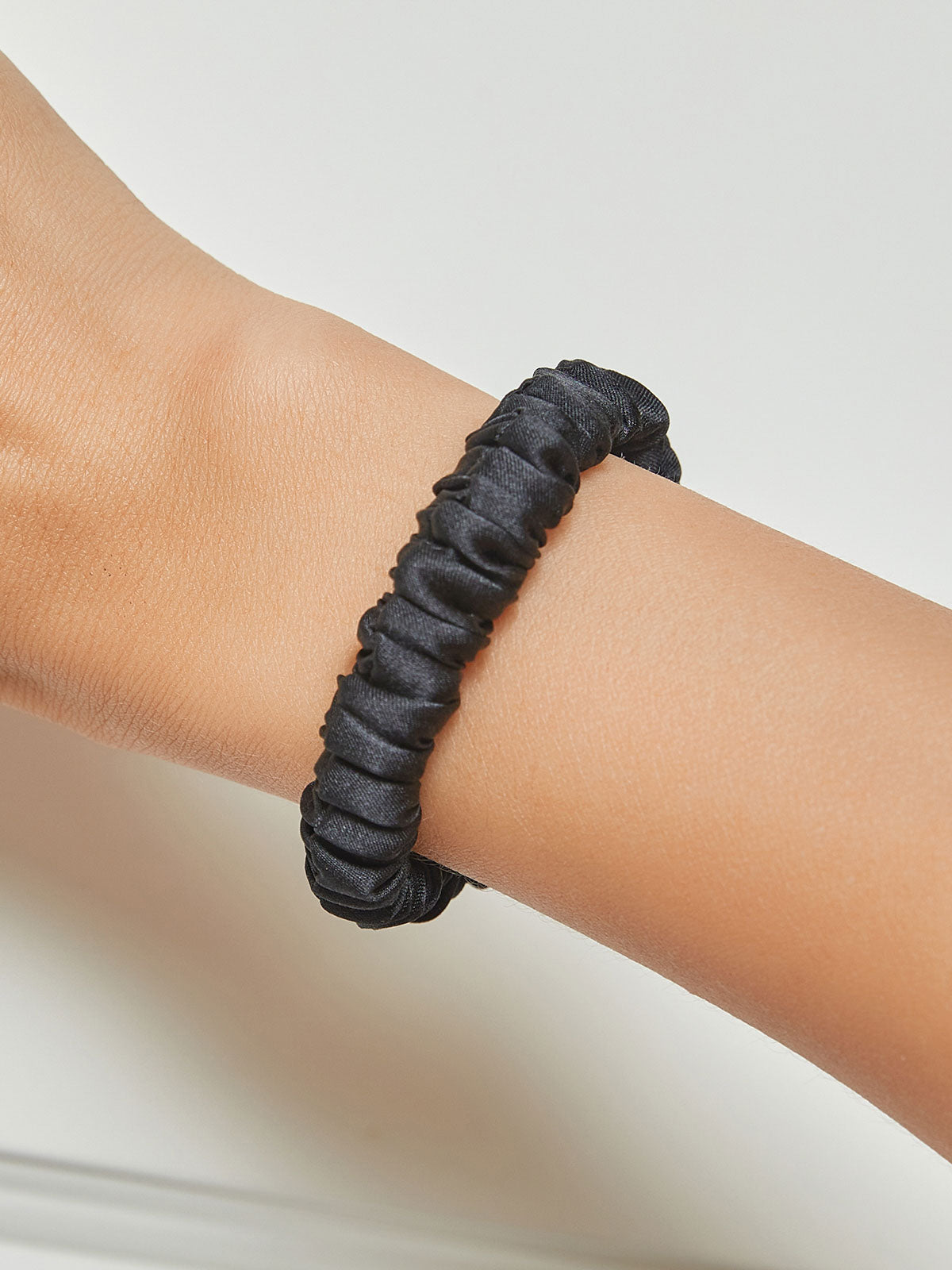 [Svart] SilkSilky-NO 19Momme Scrunchie 001