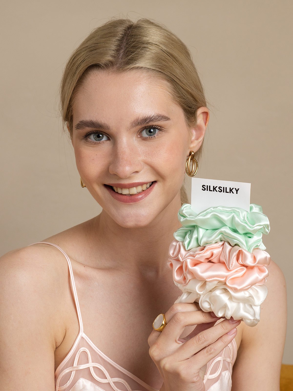 [Group2] SilkSilky-NO Scrunchie 001