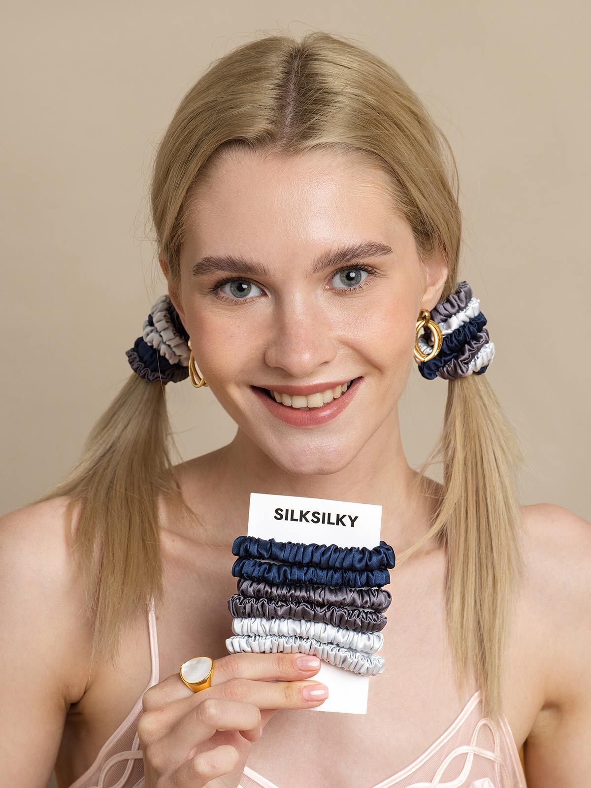 [Group4] SilkSilky-NO Scrunchie 001