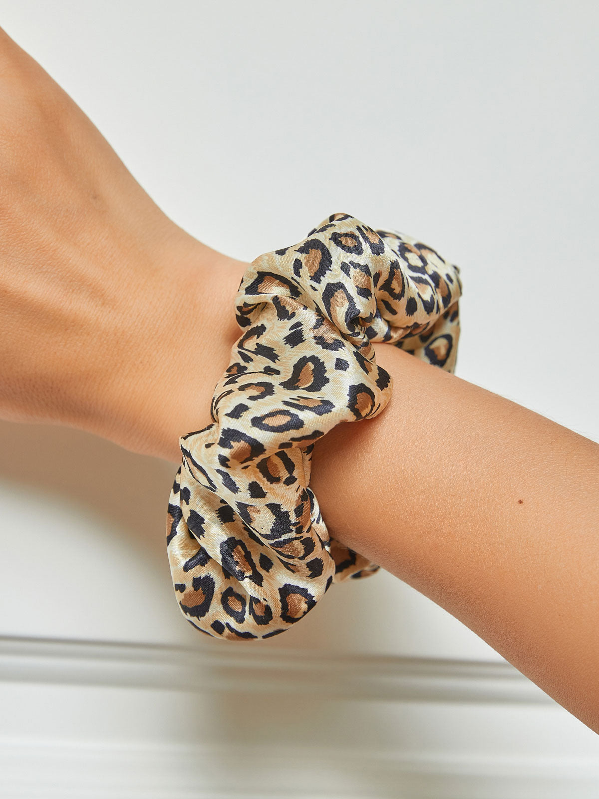 [Leopard] SilkSilky-NO 19Momme Scrunchie 002