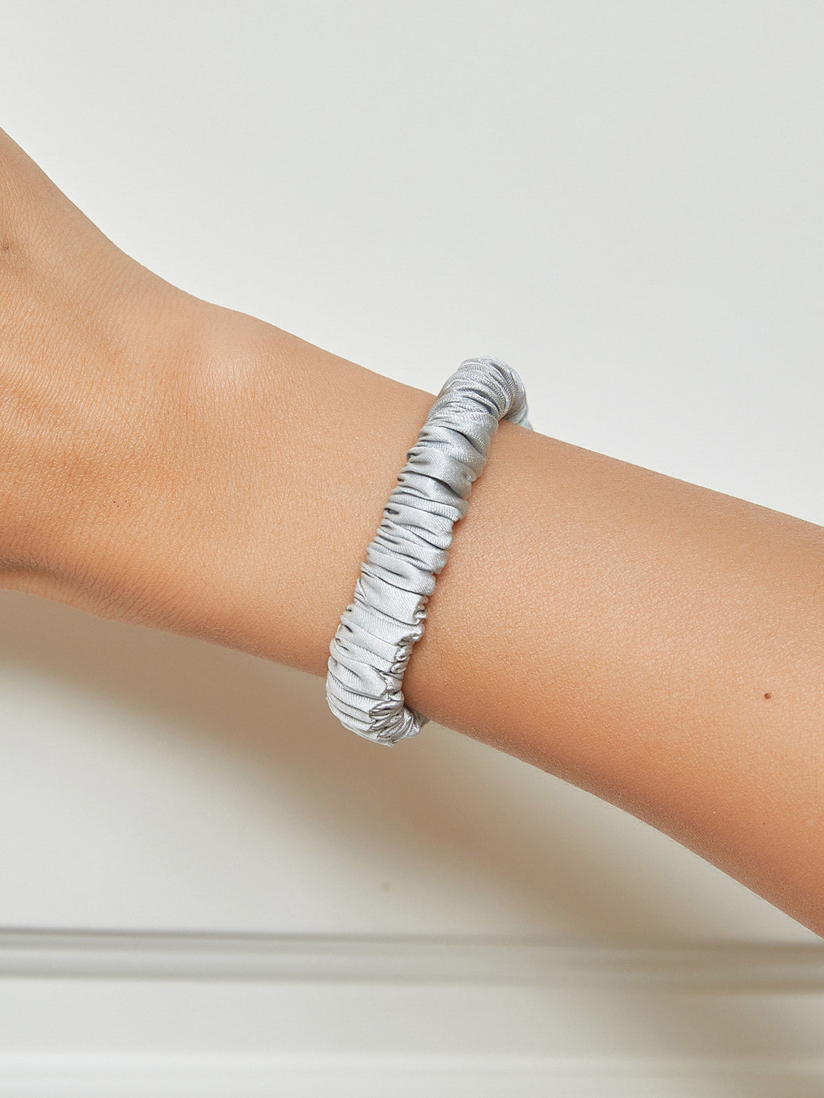 [Sølv] SilkSilky-NO 19Momme Scrunchie 001