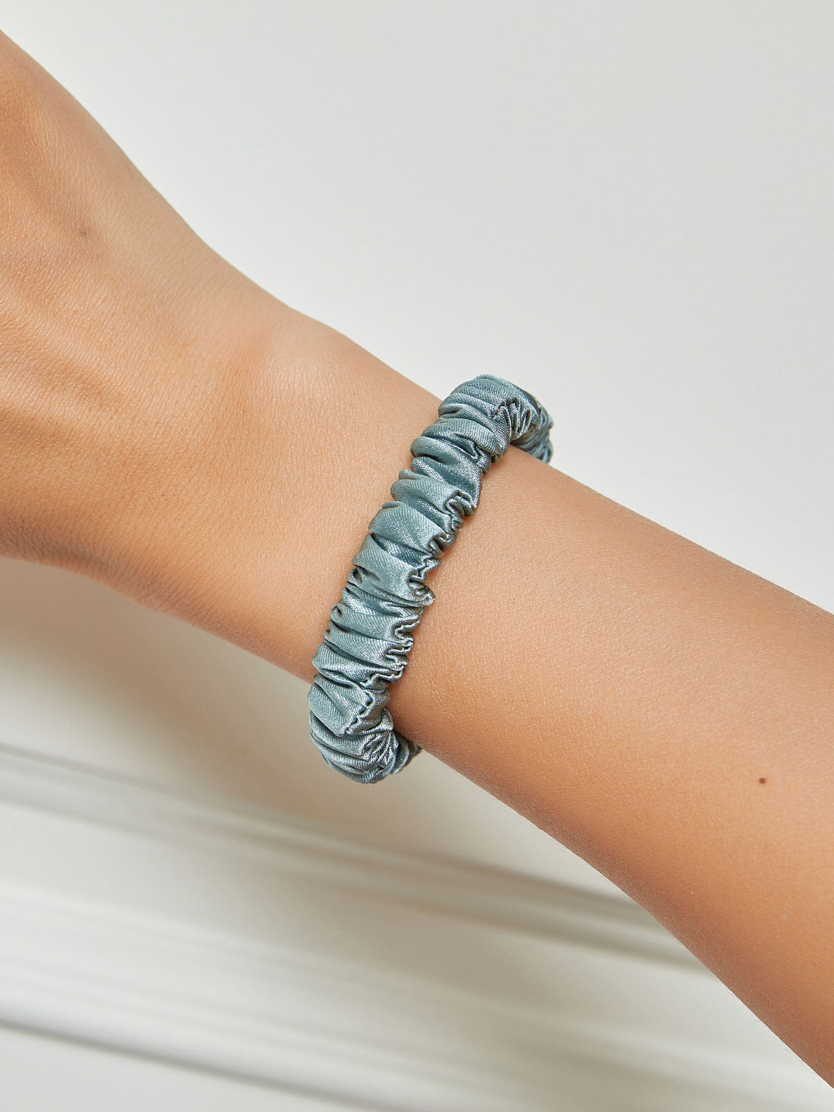 [Stål Blå] SilkSilky-NO 19Momme Scrunchie 001