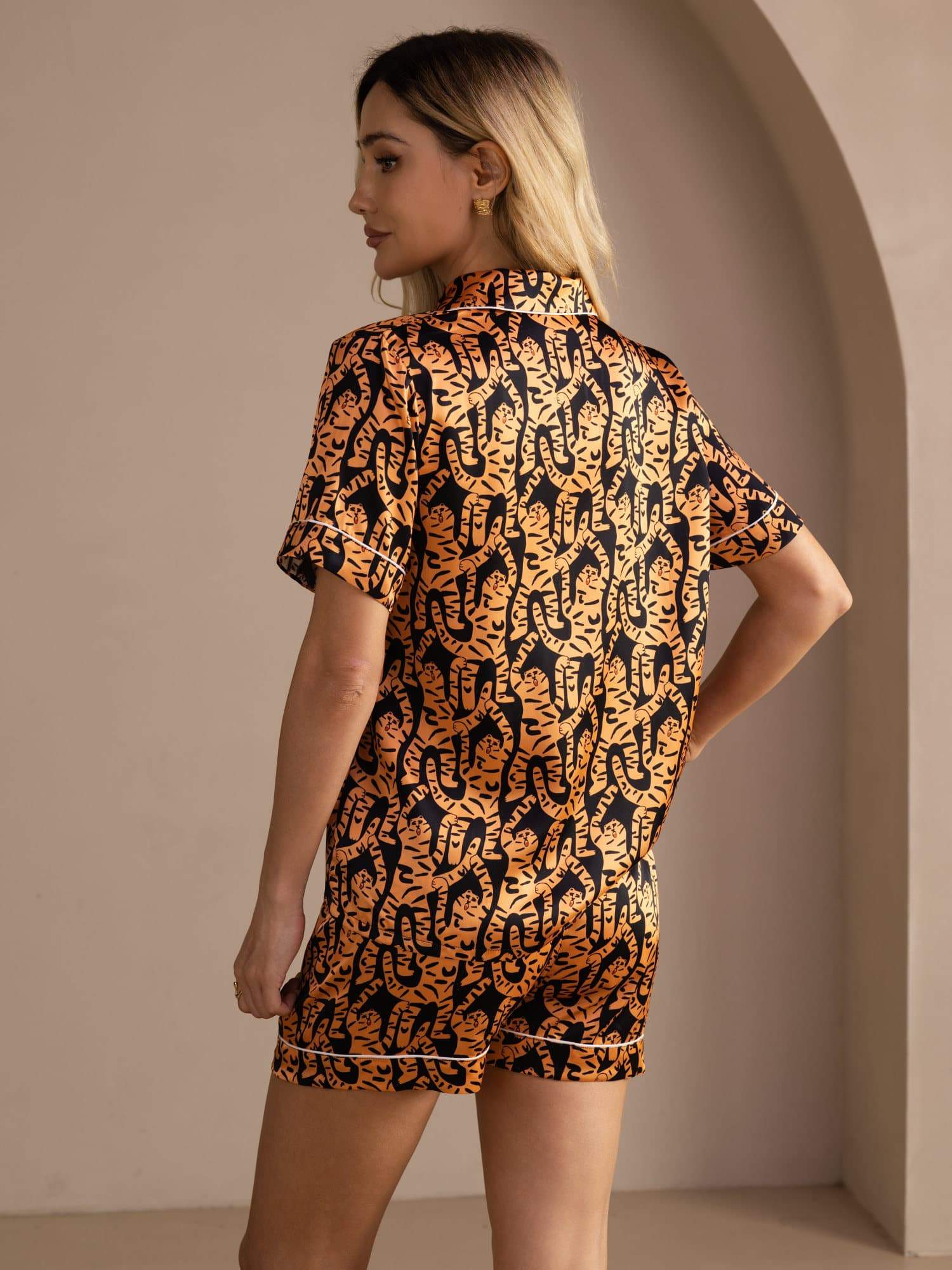 [Svart Tiger] SilkSilky-NO Short Sleeve Lapel Collar Pyjamas for Kvinner 002