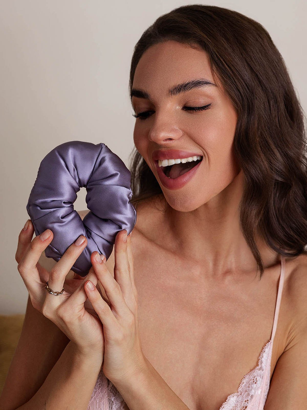 [Mørklilla] SilkSilky-NO Silke Scrunchie 001