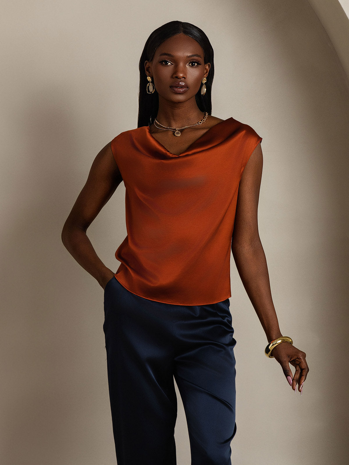 [Karamell] SilkSilky-NO 19Momme Silke Cowl Neck T-skjorte for Kvinner 001