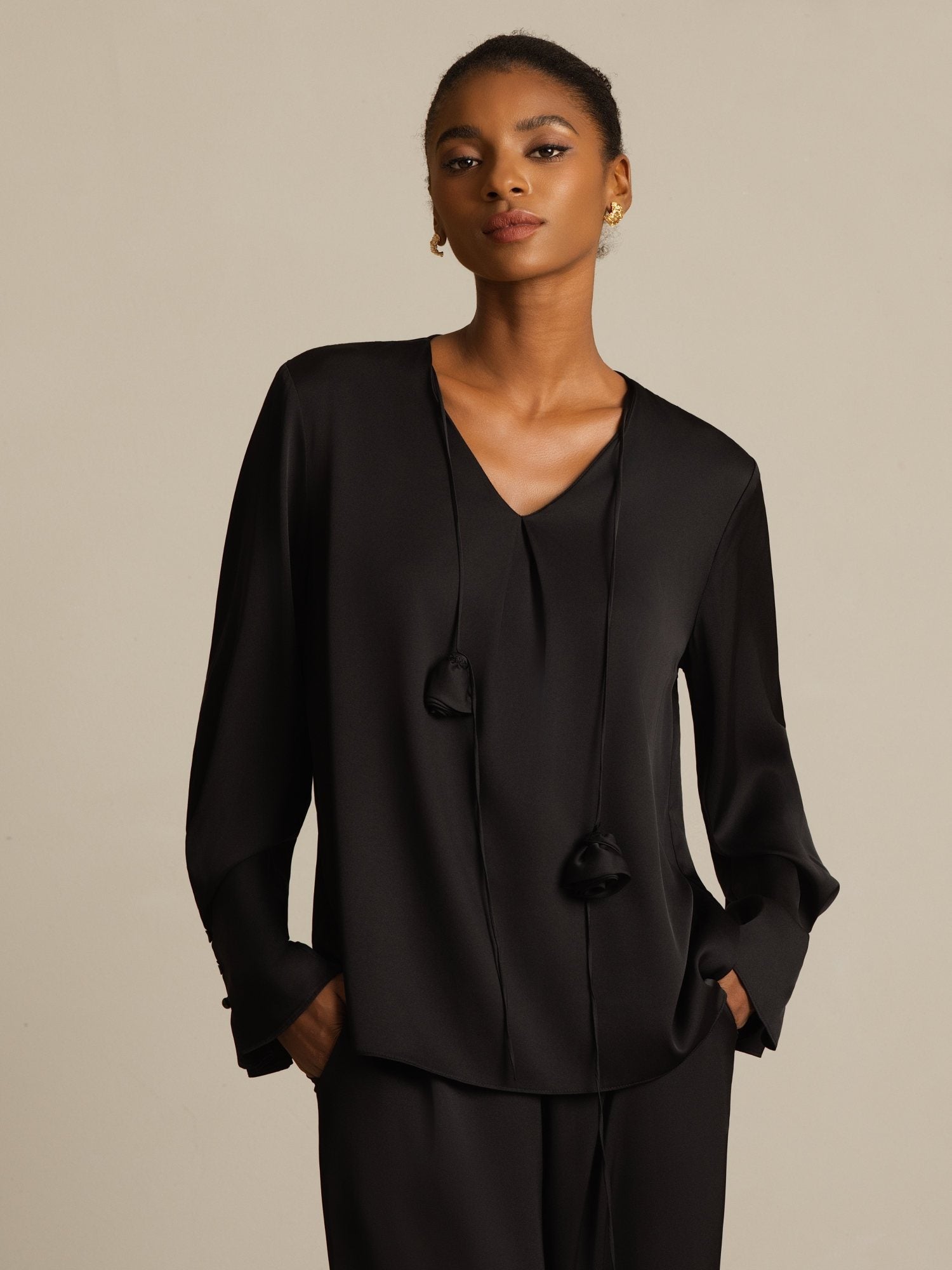 [Svart] SilkSilky-NO 19Momme Silke Langermet V Hals Bluse 001