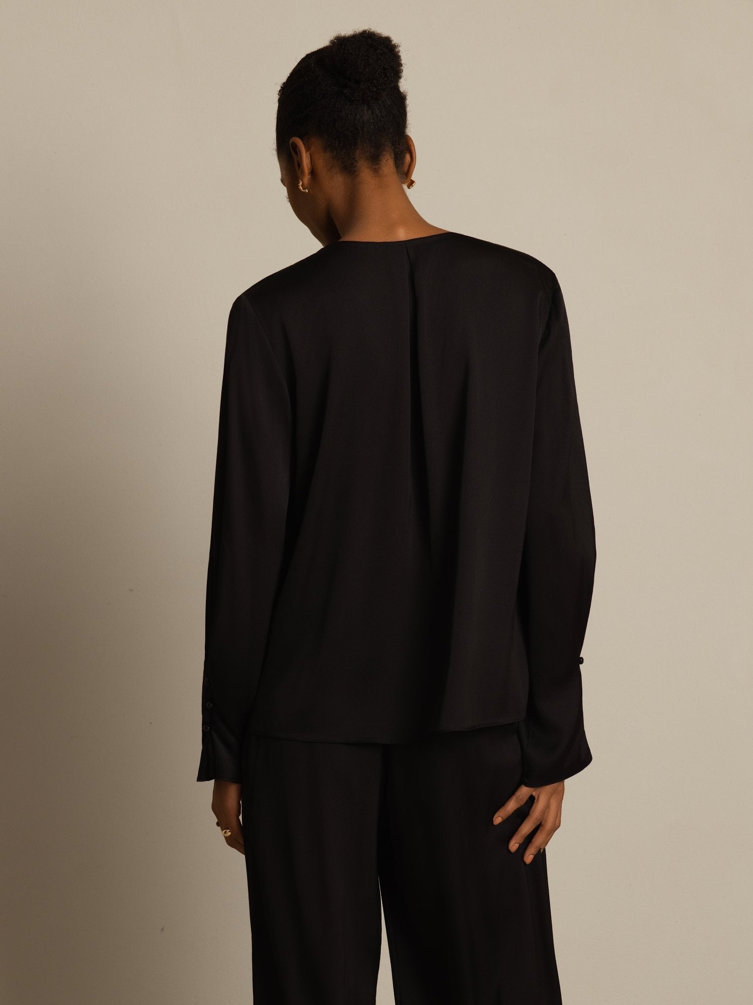 [Svart] SilkSilky-NO 19Momme Silke Langermet V Hals Bluse 002