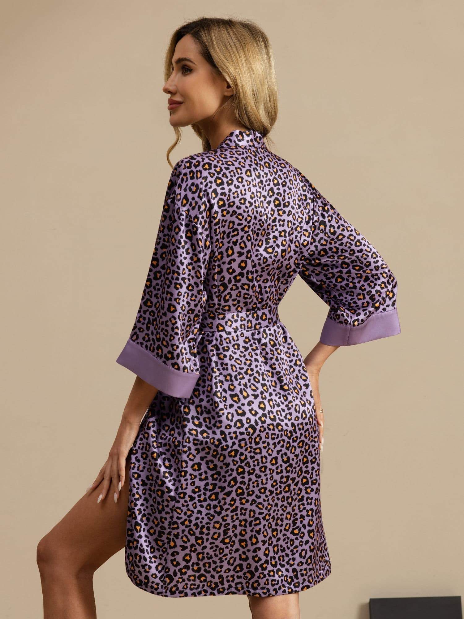 [LillaLeopard] SilkSilky-NO 3/4 erme V Hals Morgenkåpe for Kvinner 002