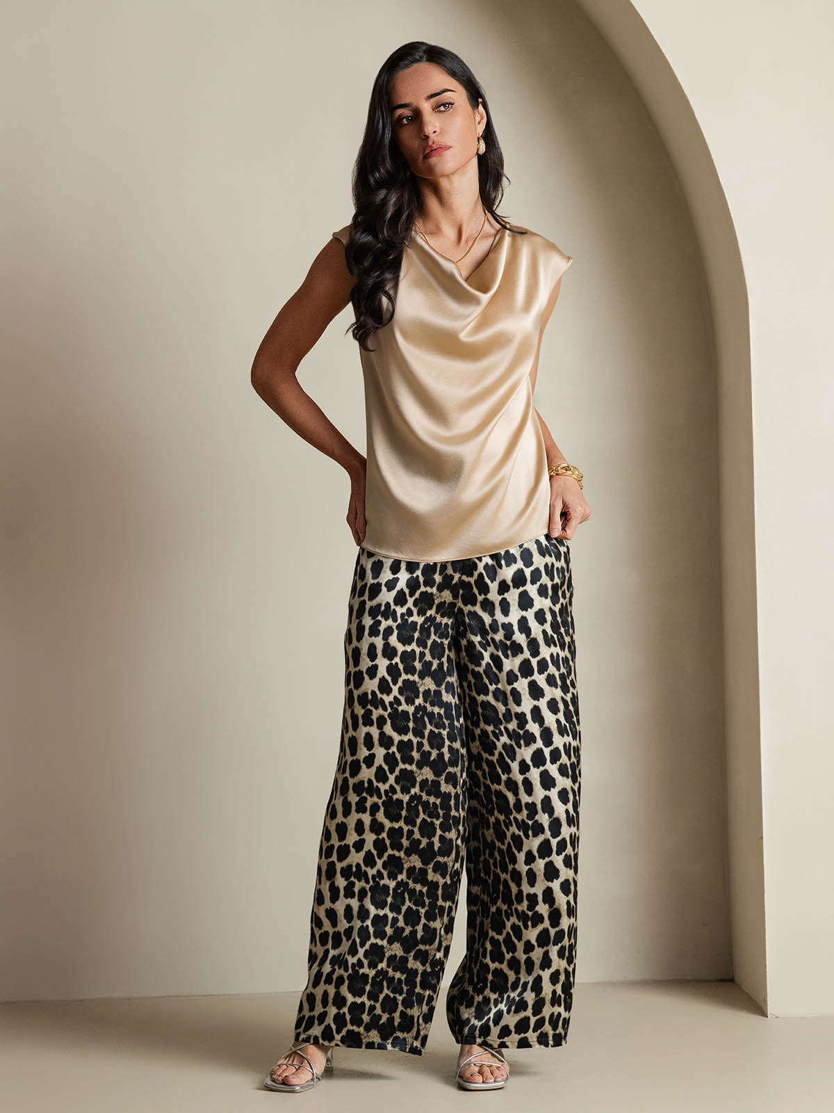 [Champagne] SilkSilky-NO 19Momme Silke Cowl Neck T-skjorte for Kvinner 007