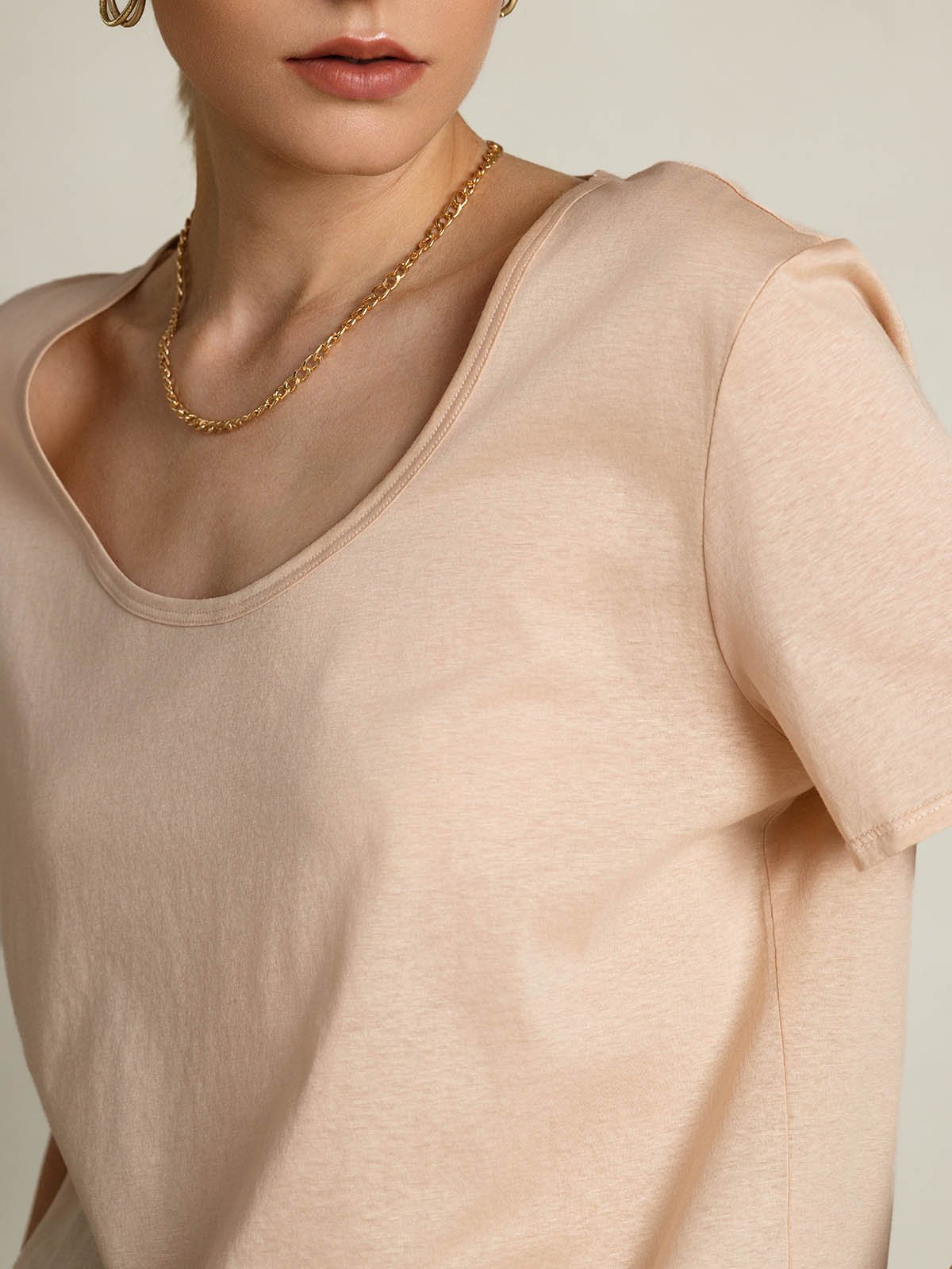 SilkSilky-NO U-hals T-skjorte for Kvinner Beige 009