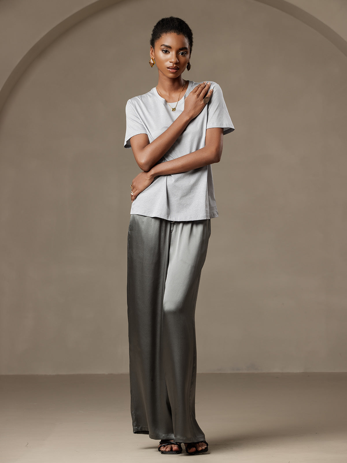 [Sølv] SilkSilky-NO Silk Knitted Short Sleeve Round Neck T-skjorte for Kvinner 005