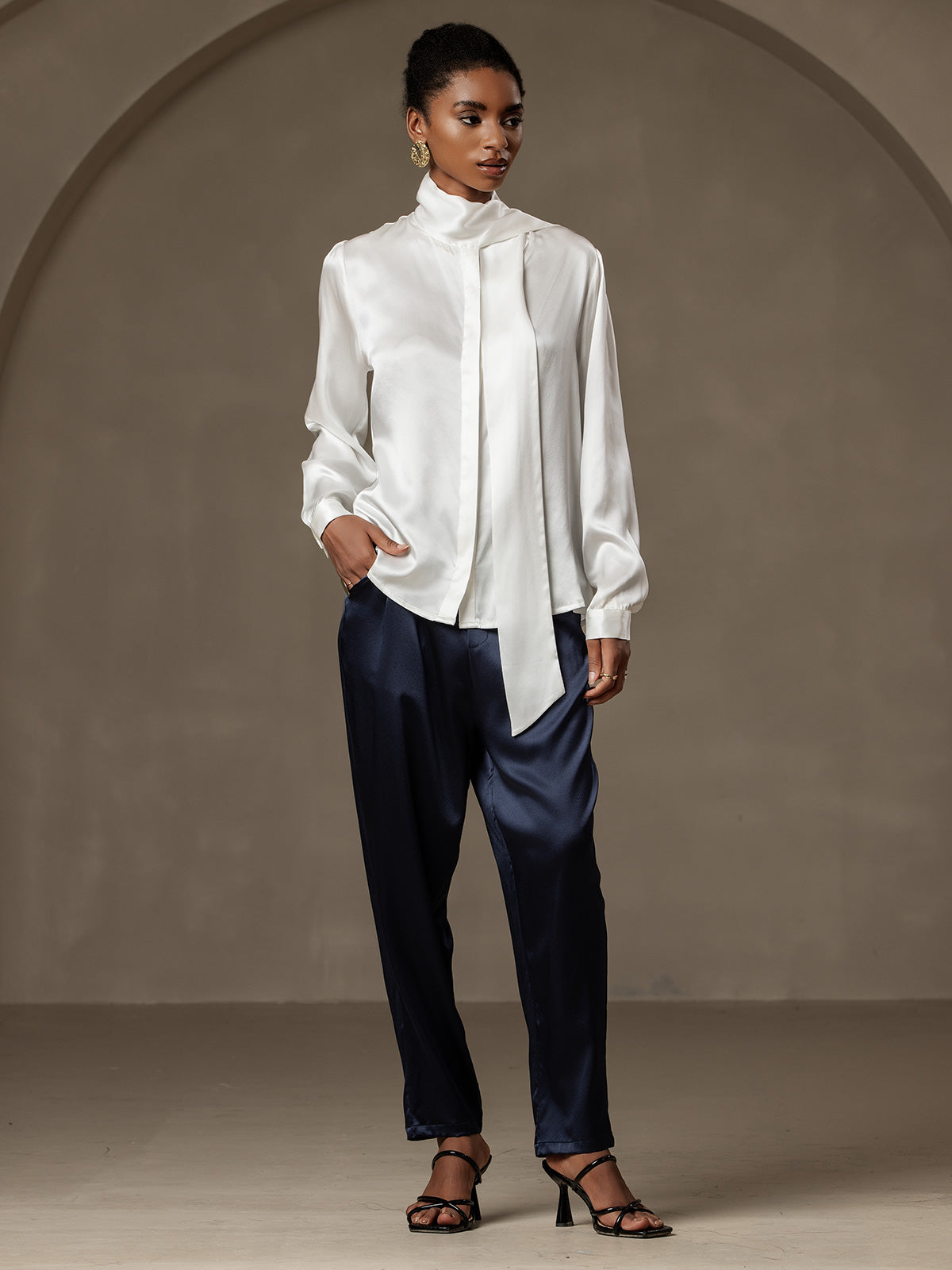 [Hvit] SilkSilky-NO 19Momme Silke Long Sleeve Tie Neck Skjorte for Kvinner 006