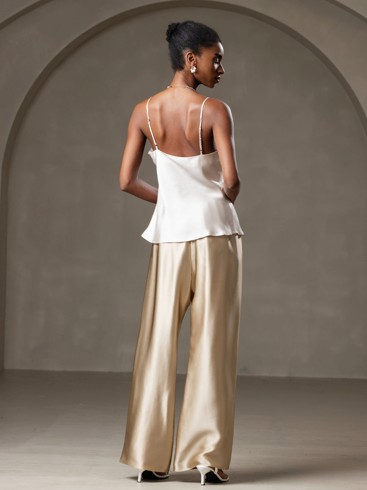 [Beige] SilkSilky-NO V-Hals Camisole Topp 002
