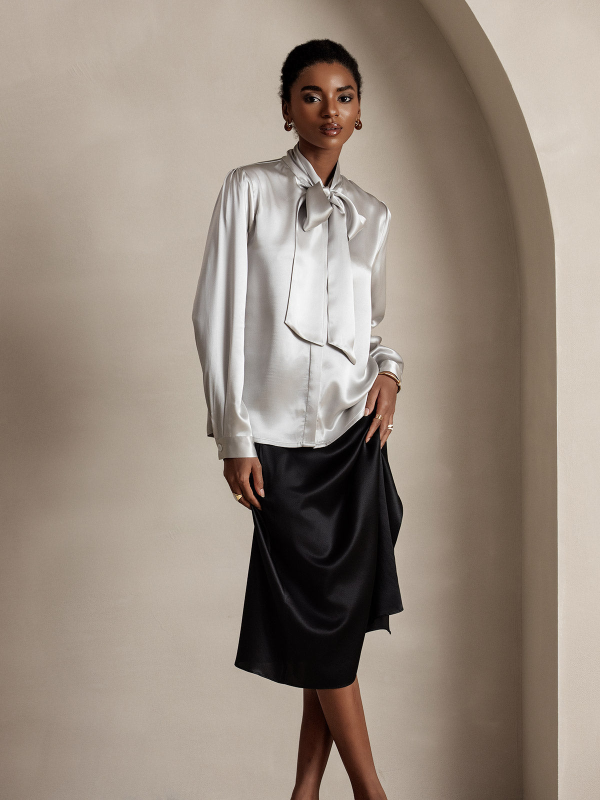 [Lysegrå] SilkSilky-NO 19Momme Silke Long Sleeve Tie Neck Skjorte for Kvinner 003