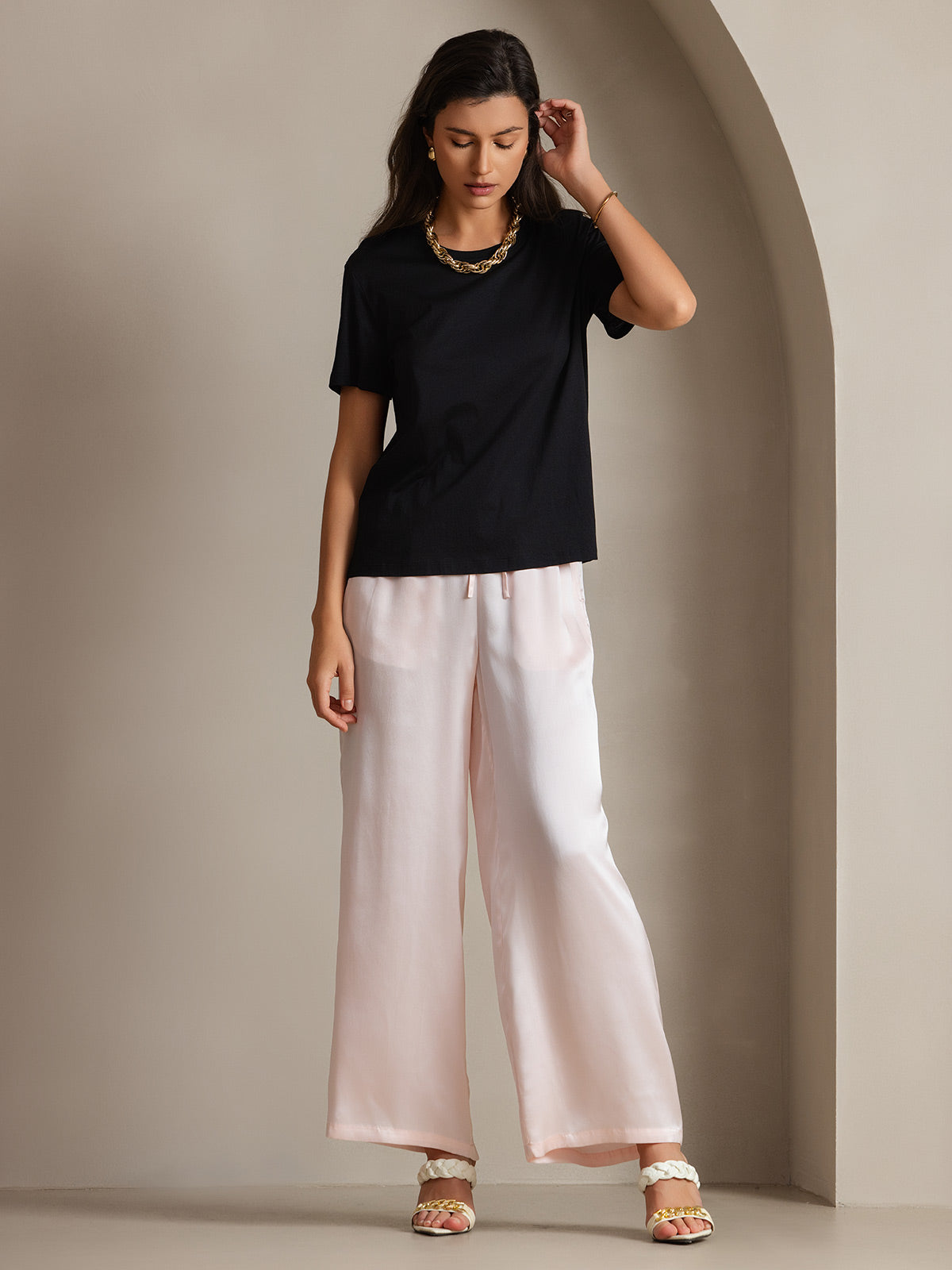 [Svart] SilkSilky-NO Silk Knitted Short Sleeve Round Neck T-skjorte for Kvinner 006