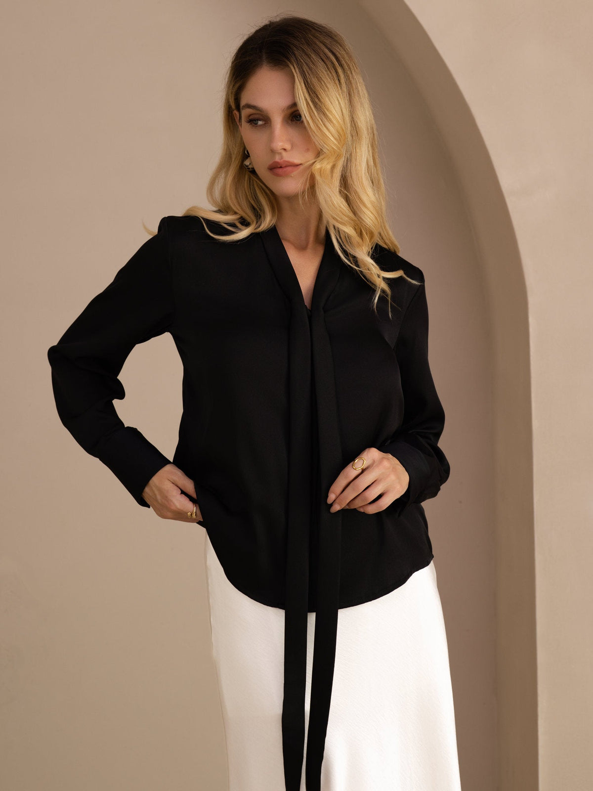 [Svart] SilkSilky-NO Long Sleeve Tie Neck Damebluser 002