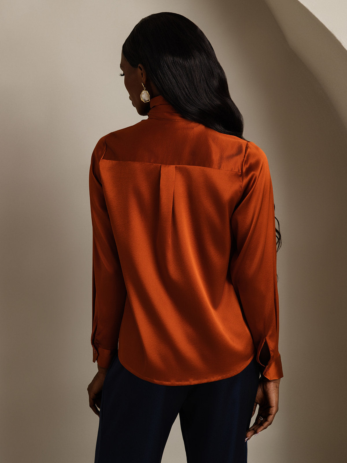 [Karamell] SilkSilky-NO 19Momme Silke Long Sleeve Tie Neck Skjorte for Kvinner 002