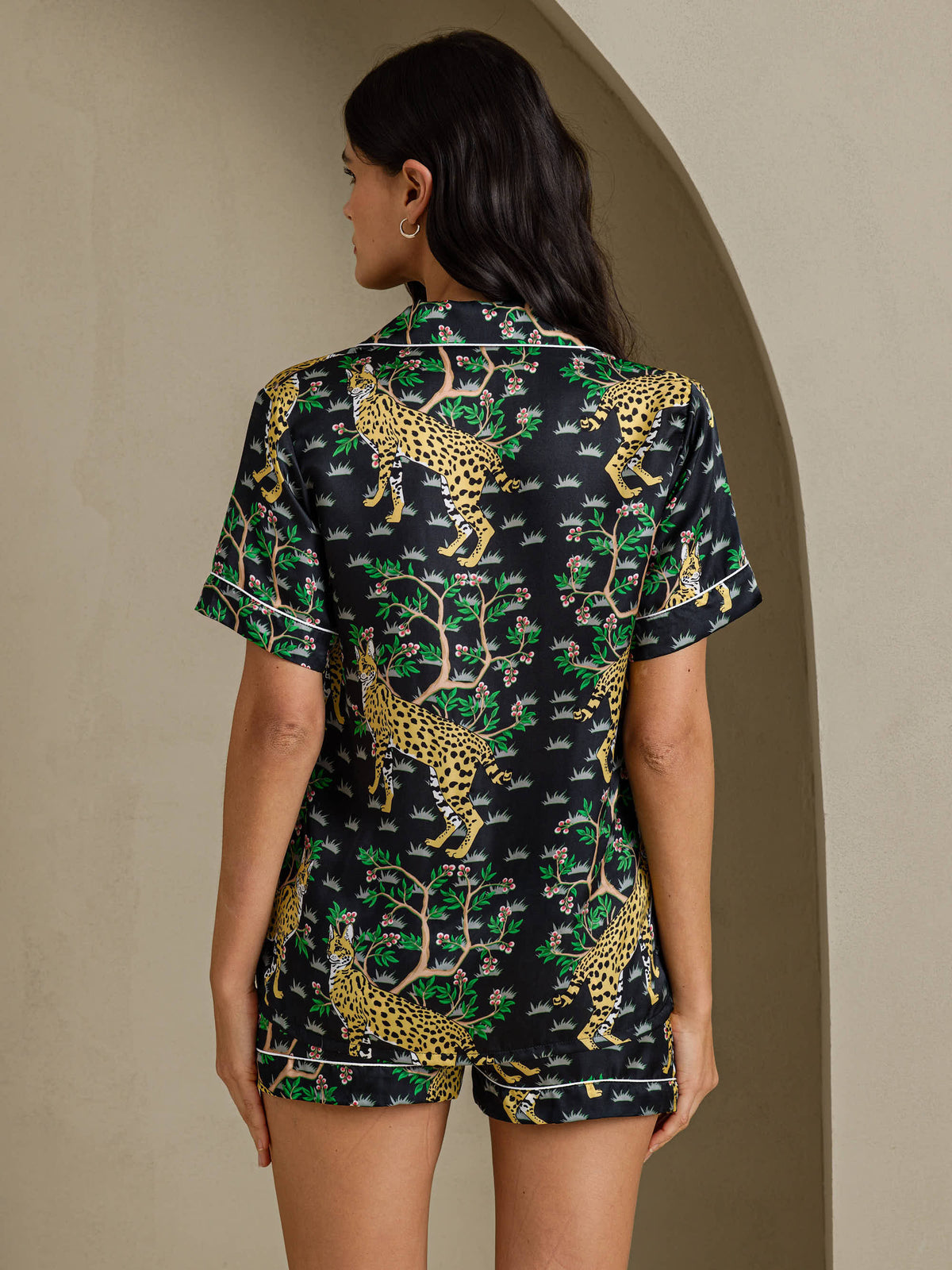 [Svart Serval] SilkSilky-NO Short Sleeve Notch Collar Pyjamas for Kvinner 002