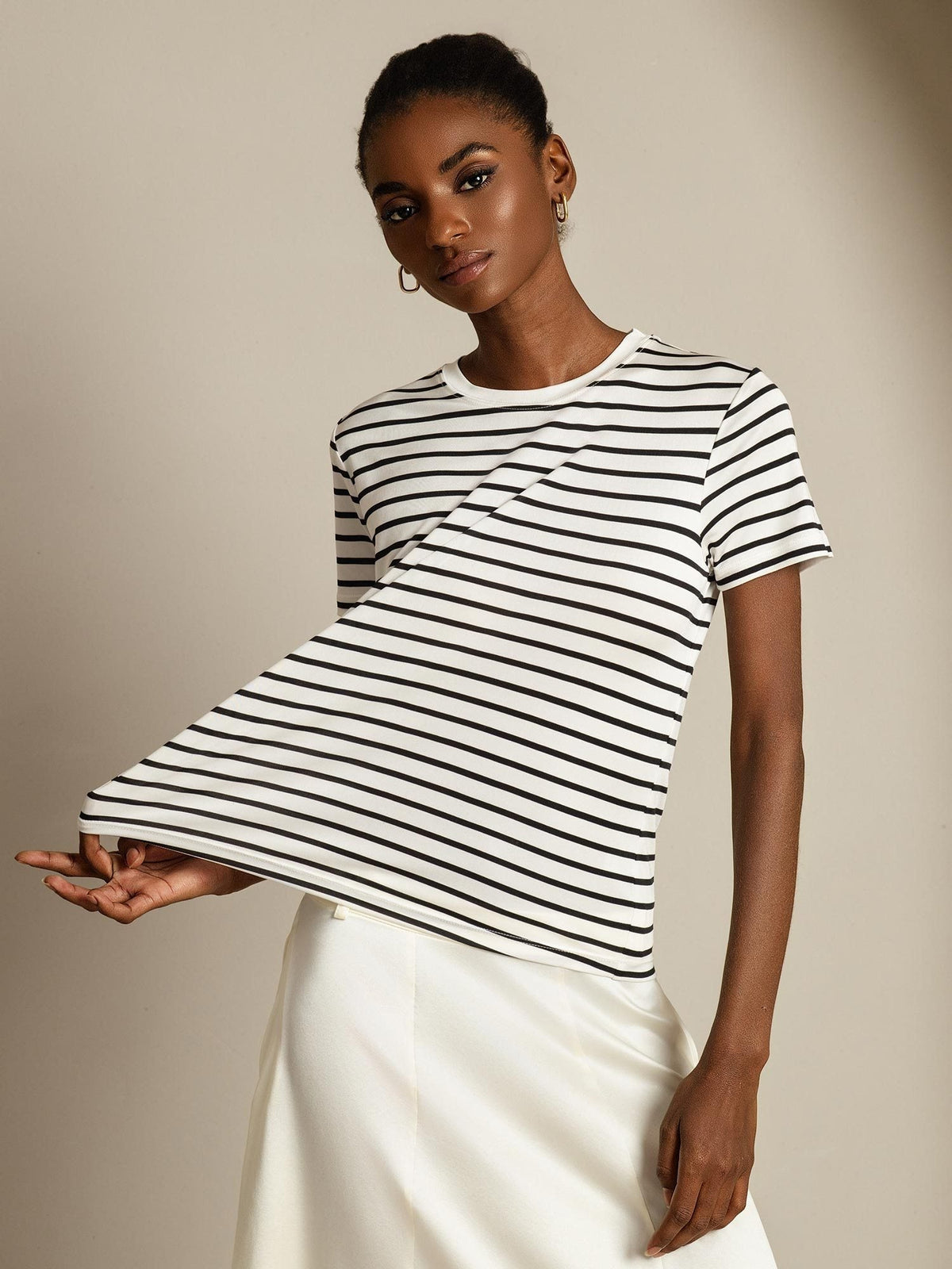 [Hvit Stripe] SilkSilky-NO Short Sleeve Crew Neck T-skjorte for Kvinner 001