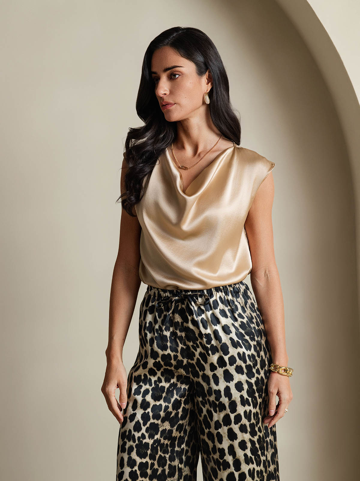 [Champagne] SilkSilky-NO 19Momme Silke Cowl Neck T-skjorte for Kvinner 005