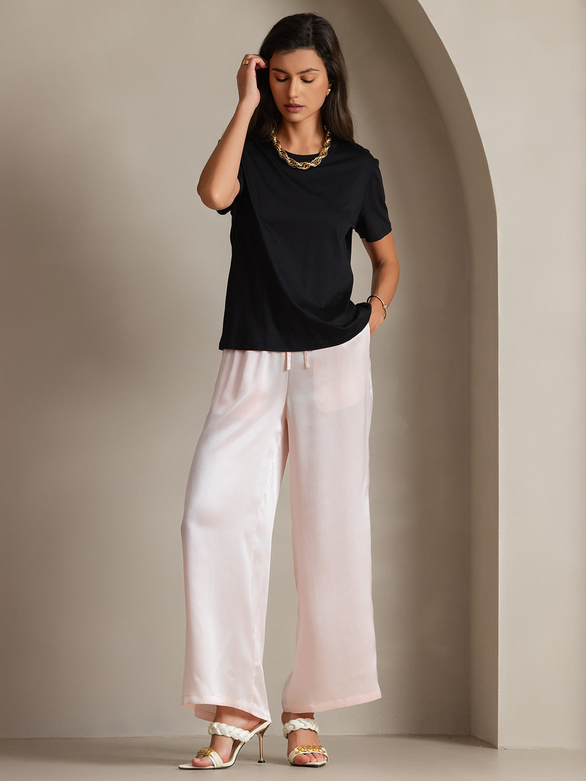 [Svart] SilkSilky-NO Silk Knitted Short Sleeve Round Neck T-skjorte for Kvinner 005